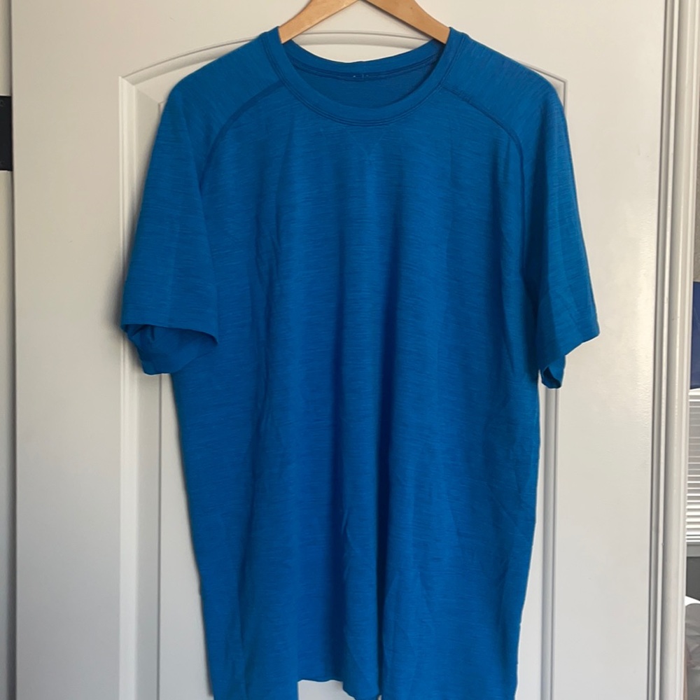 Lululemon workout tee